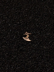 Surfing gold pin